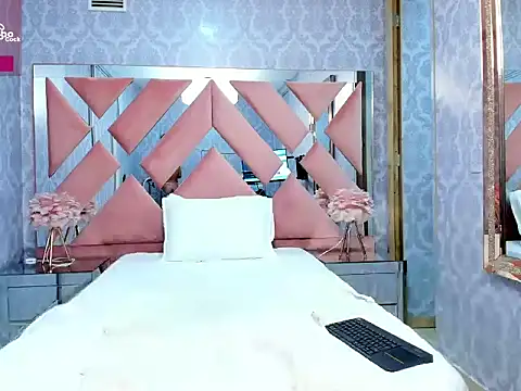 milkybaby  online show from October 2025 06:01:01 PM