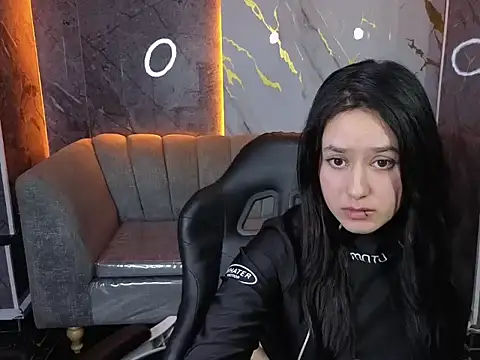 Aleja05 b online show from October 2025 08:18:01 PM