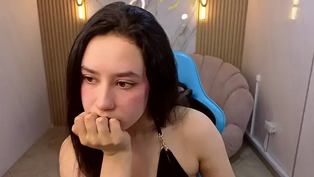 Aleja05 b online show from November 2025 08:27:02 PM