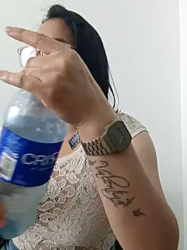 Caroline-17 online show from November 2025 05:45:02 PM