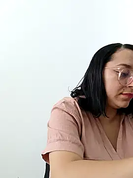 Caroline-17 online show from November 2025 06:19:01 PM