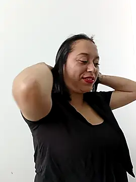 Caroline-17 online show from November 2025 06:06:02 PM