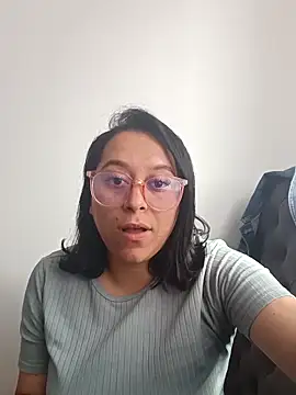 Caroline-17 online show from November 2025 07:02:02 PM