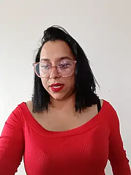 Caroline-17 online show from November 2025 06:07:02 PM