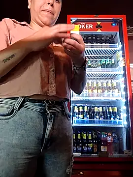 Caroline-17 online show from December 2025 06:25:02 PM