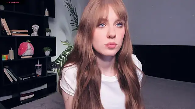 Snapshot of TessaStruble chatting on November 2025 08:06:01 AM TessaStruble online show from November 2025 08:06:01 AM