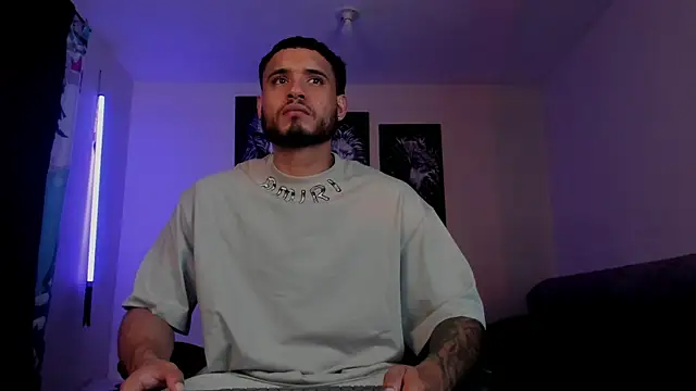 AUSTINN TORRES online show from January 2026 12:25:01 AM