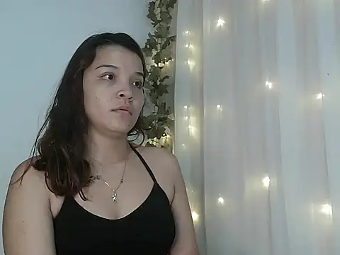 Snapshot of angelicahotparis18 chatting on November 2025 10:59:01 AM angelicahotparis18 online show from November 2025 10:59:01 AM