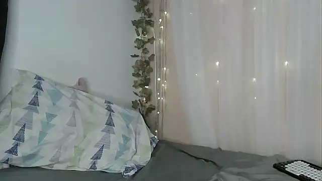 Snapshot of angelicahotparis18 chatting on December 2025 01:04:02 AM angelicahotparis18 online show from December 2025 01:04:02 AM