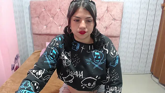 Victoria Alvarez online show from November 2025 02:02:02 AM