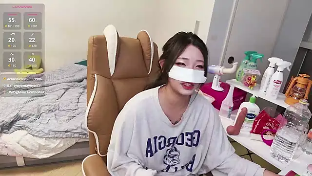 Milk Sola online show from November 2025 09:14:02 PM