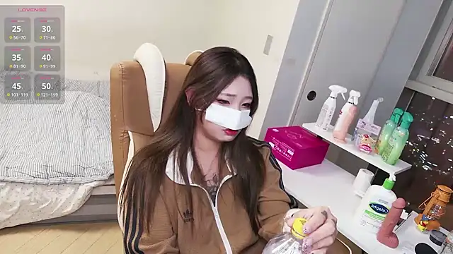 Milk Sola online show from November 2025 01:36:02 PM