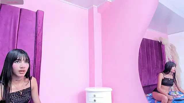 Snapshot of foxyhillx chatting on December 2025 05:50:01 PM foxyhillx online show from December 2025 05:50:01 PM