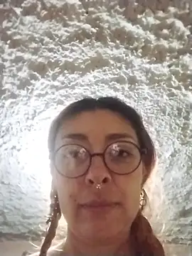 EmilyyRed online show from November 2025 03:58:01 PM