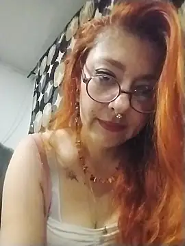 EmilyyRed online show from December 2025 02:39:01 AM