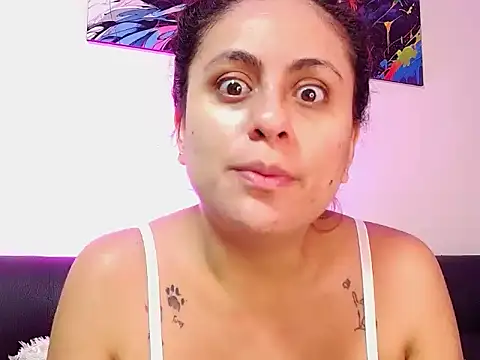 Caroline Jons online show from November 2025 01:18:02 PM