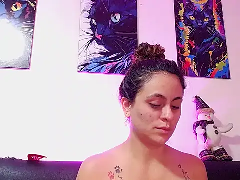 Caroline Jons online show from November 2025 01:33:02 PM