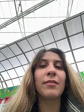 Snapshot of sarah_honey__ chatting on April 2026 03:15:02 PM sarah honey online show from April 2026 03:15:02 PM