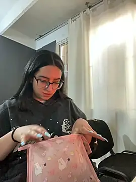 Kloe Novoa online show from November 2025 12:49:01 PM