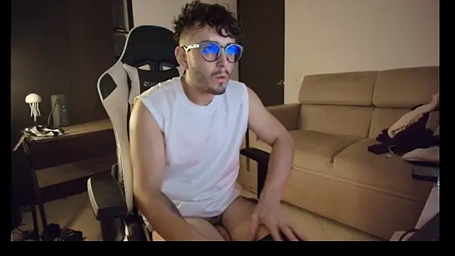 Snapshot of lionandreough chatting on October 2025 12:07:02 AM lionandreough online show from October 2025 12:07:02 AM