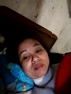 Gwen-n online show from November 2025 05:07:01 PM