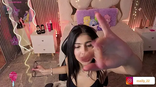 MAIILY TAY online show from February 2026 11:59:01 AM