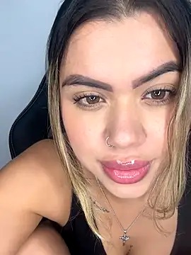 Alanna-foxx online show from November 2025 04:00:02 AM