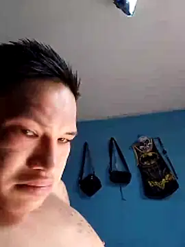 Snapshot of Ojitosbrrr chatting on November 2025 08:19:01 PM Ojitosbrrr online show from November 2025 08:19:01 PM