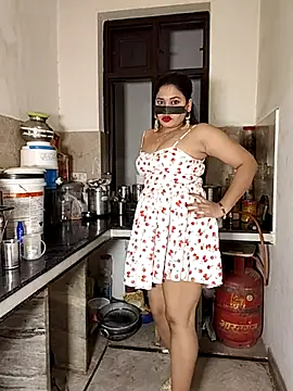 Snapshot of Heena-143 chatting on April 2026 03:39:01 PM Heena-143 online show from April 2026 03:39:01 PM