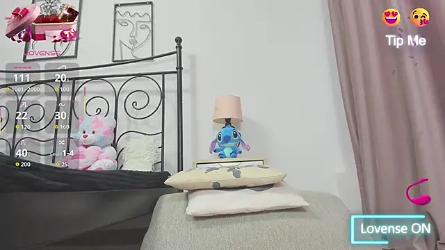 Snapshot of LollaVibes chatting on February 2026 05:30:02 AM LollaVibes online show from February 2026 05:30:02 AM