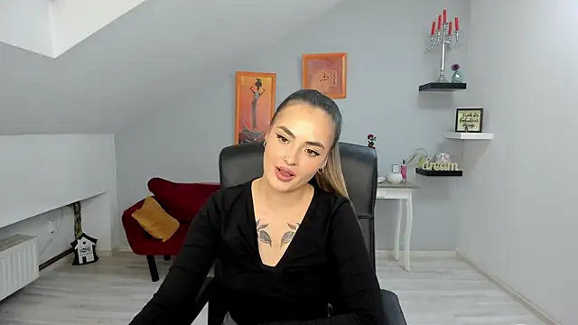 Snapshot of SerenLys chatting on October 2025 12:55:01 PM SerenLys online show from October 2025 12:55:01 PM