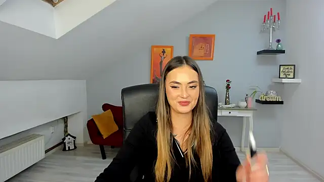 Snapshot of SerenLys chatting on November 2025 08:19:01 PM SerenLys online show from November 2025 08:19:01 PM