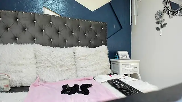 stefany adams   online show from December 2025 02:02:02 PM