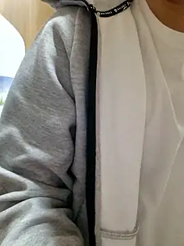 Snapshot of yuta_00 chatting on April 2026 04:37:02 PM yuta 00 online show from April 2026 04:37:02 PM