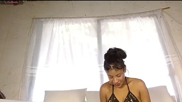 Snapshot of antonella_pink2 chatting on April 2026 01:36:02 PM antonella pink2 online show from April 2026 01:36:02 PM