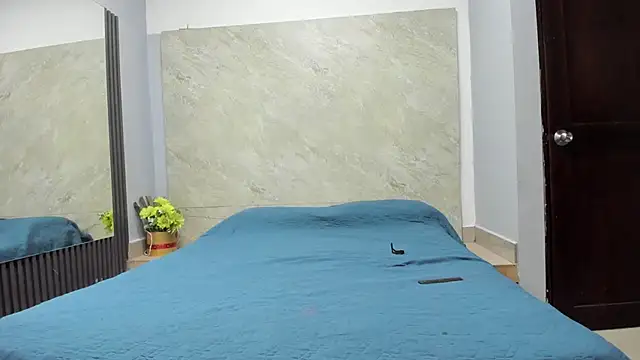 Sarahh-19 online show from December 2025 11:40:02 AM