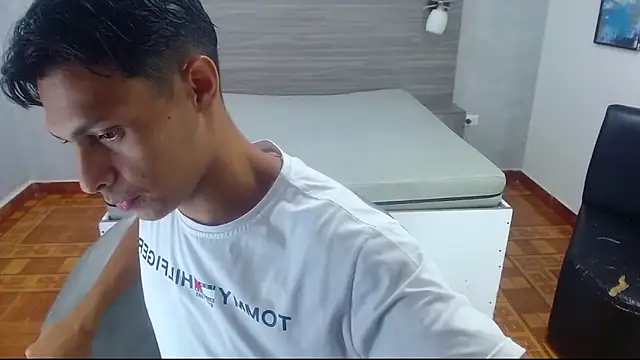 wiltom  online show from November 2025 03:18:02 AM