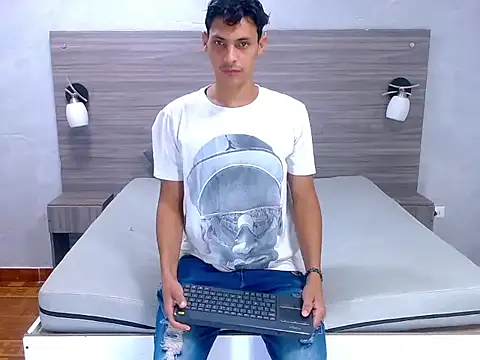 wiltom  online show from November 2025 03:26:02 AM