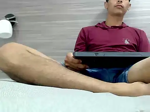 wiltom  online show from November 2025 04:57:01 AM