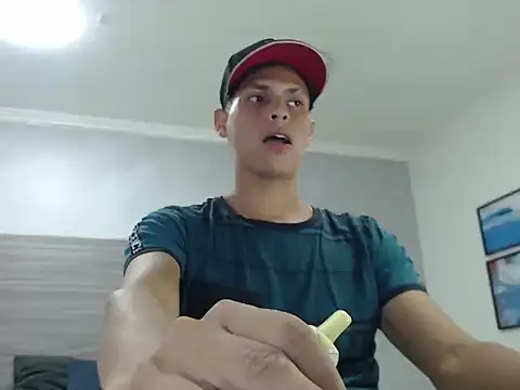 wiltom  online show from December 2025 06:23:01 PM