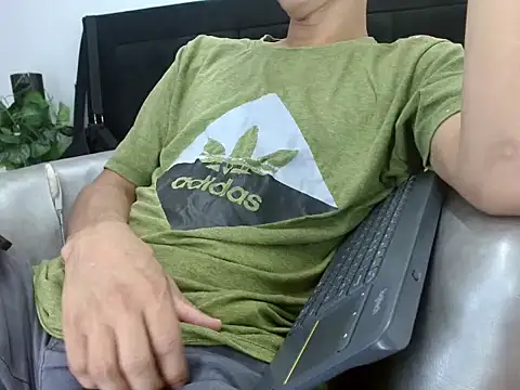 wiltom  online show from December 2025 07:20:01 PM