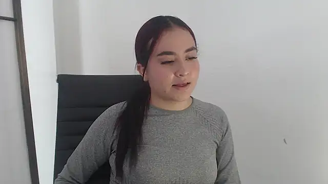 MilaStar2 online show from October 2025 06:04:01 PM