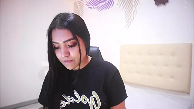 Isabelle Lane online show from December 2025 12:32:02 PM