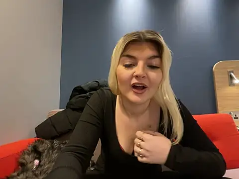 rosie-hipstergal online show from February 2026 06:25:01 PM