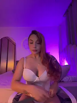 Snapshot of GiaStonne chatting on March 2026 02:27:02 AM GiaStonne online show from March 2026 02:27:02 AM