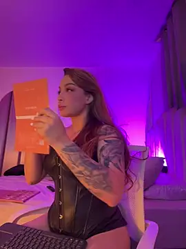 Snapshot of GiaStonne chatting on March 2026 03:32:01 AM GiaStonne online show from March 2026 03:32:01 AM