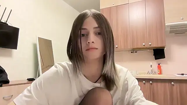 AidaGloshen online show from October 2025 06:19:01 PM