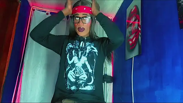 Kloe cardashan online show from December 2025 09:54:01 PM