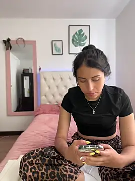 Snapshot of BIJOU_SECRET chatting on April 2026 06:57:02 PM BIJOU SECRET online show from April 2026 06:57:02 PM