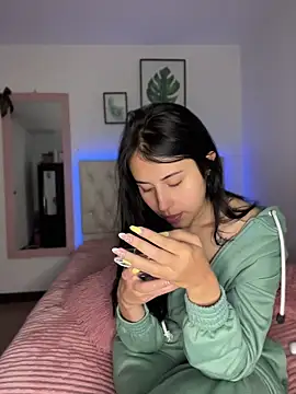 Snapshot of BIJOU_SECRET chatting on April 2026 04:05:02 AM BIJOU SECRET online show from April 2026 04:05:02 AM